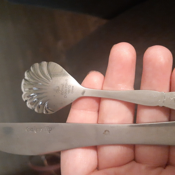 Royal Doulton 18/10 spoon and a Baker's Tip knife - Picture 2 of 2